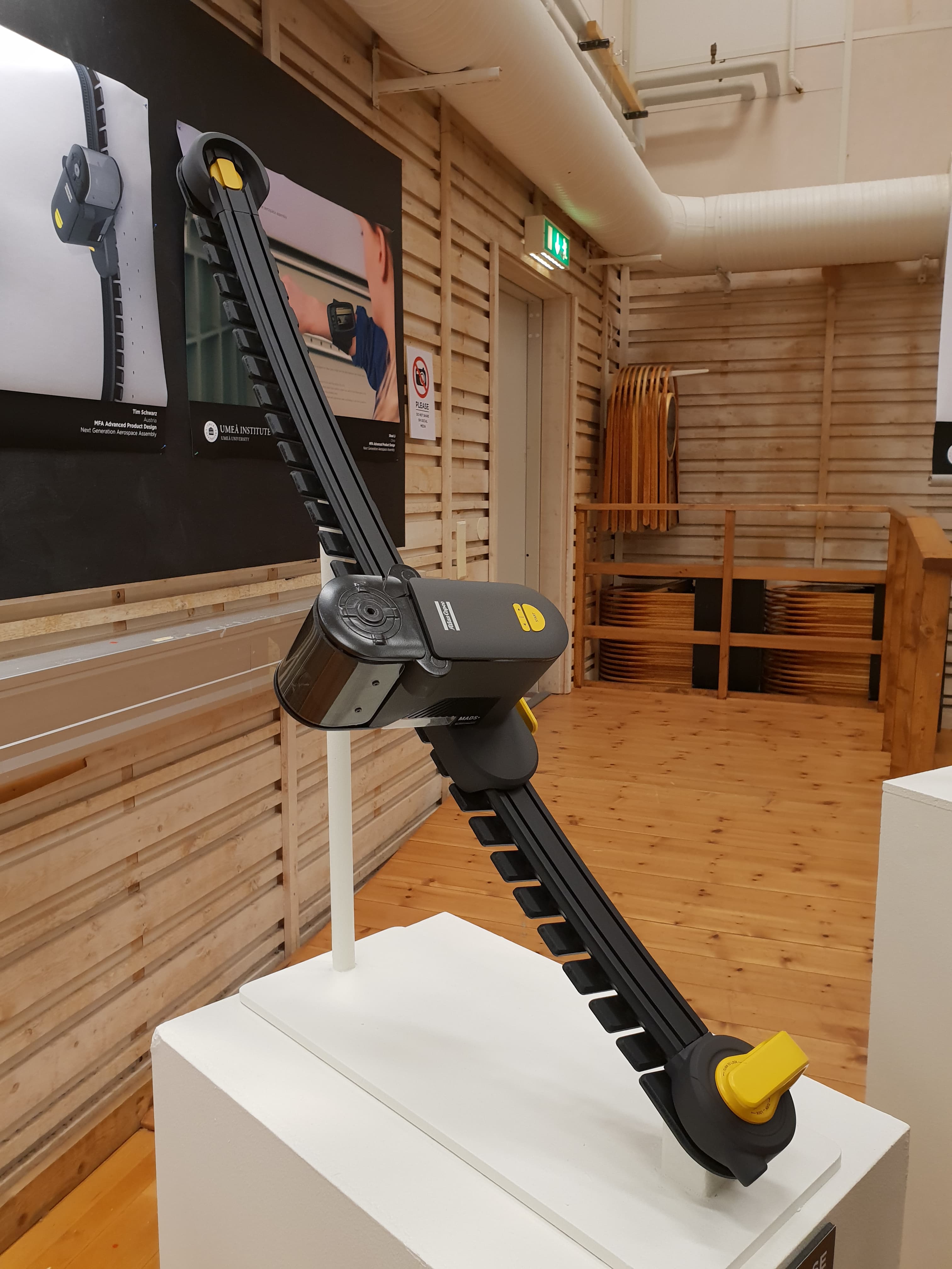 Tilt mechanism — eccentric pivot diagram